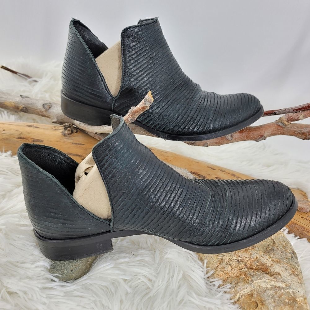 Ateliers textured black leather d'orsay booties - Picture 6 of 11